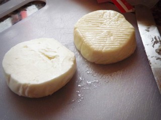 Goat cheese rounds